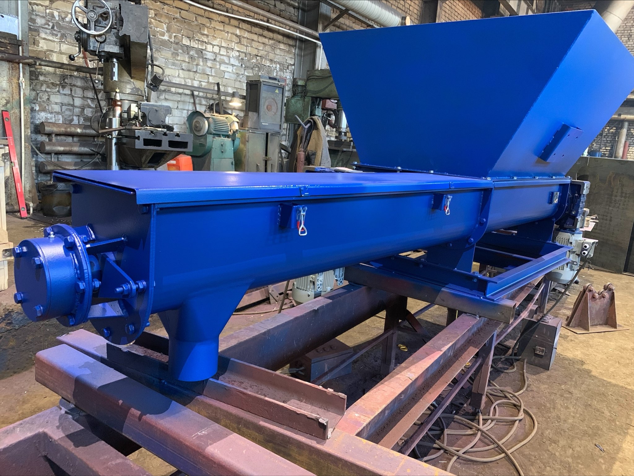 Бункеры для пастообразных материалов